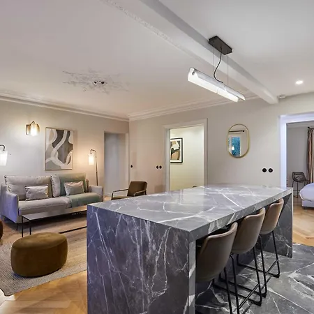 Magnificent - 3br- 8p - Batignolles Paryż